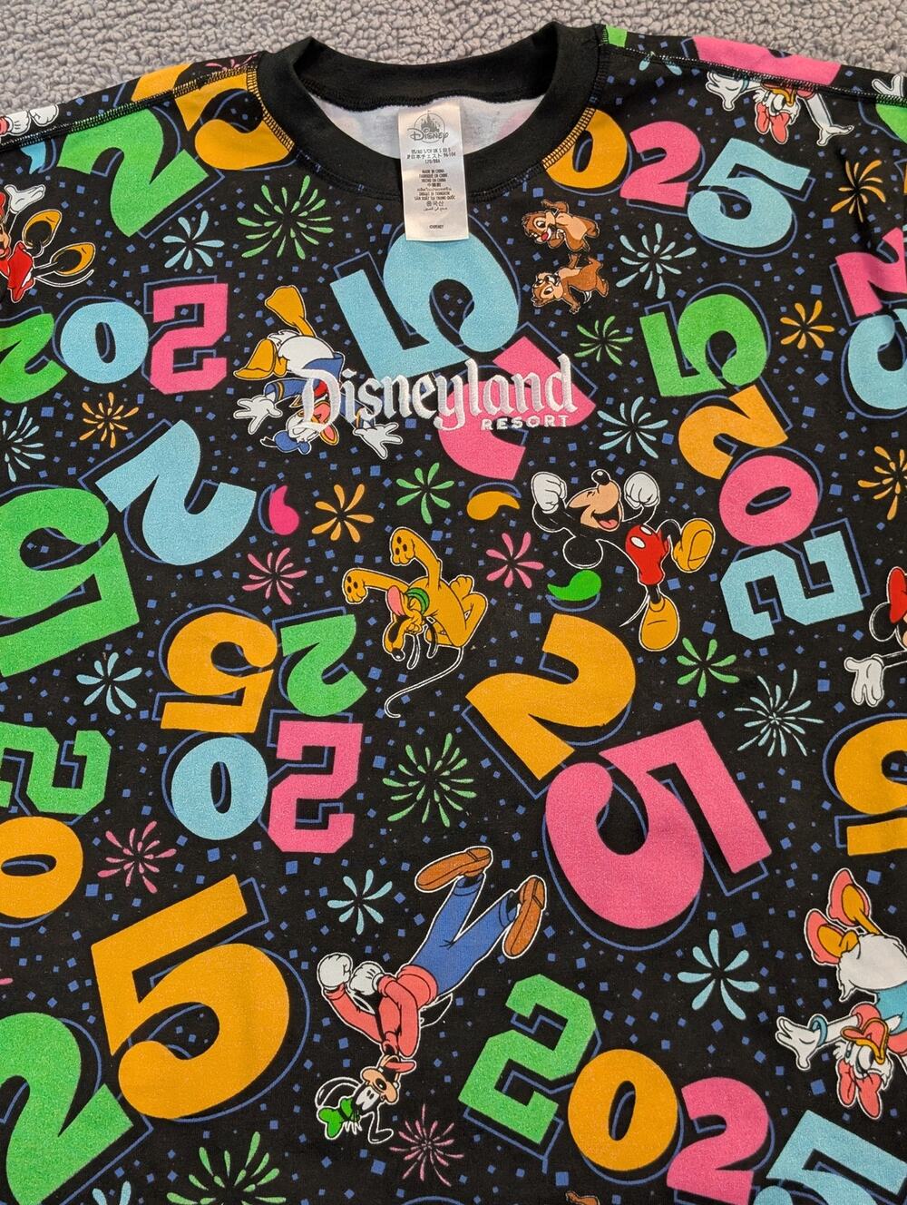 NWT Disneyland Sweatshirt Women's Size S Disney Characters 2025 (0516)